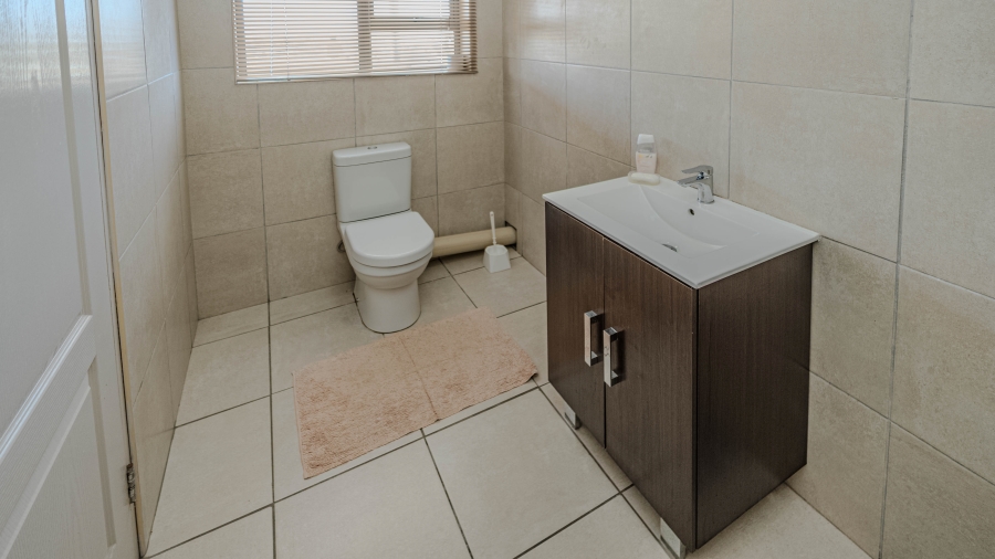 6 Bedroom Property for Sale in Vredekloof Heights Western Cape